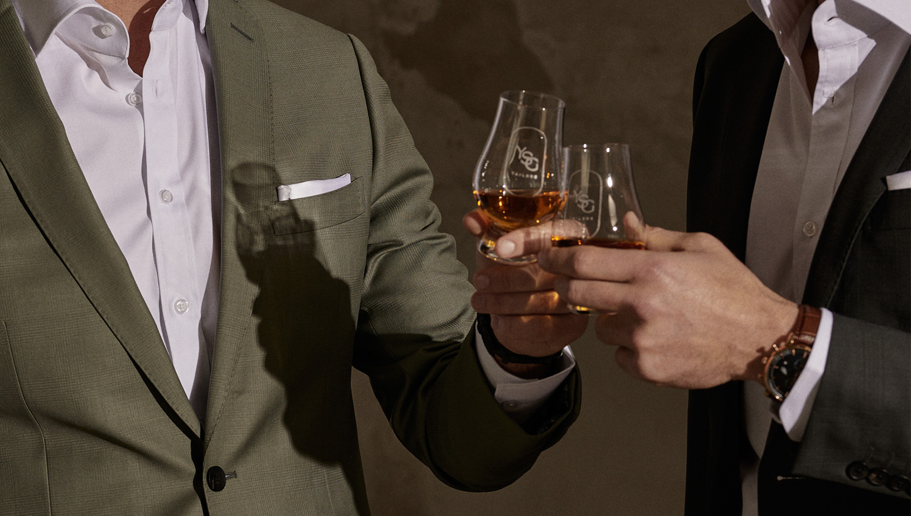 men-drinking-ysg-tailors-how-to-dress-from-office-to-bar